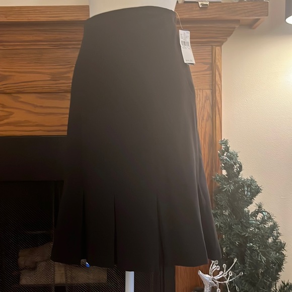 NWT “AB” Fully lined, black pleated side-zip skirt size 14 #10173 - Picture 1 of 3